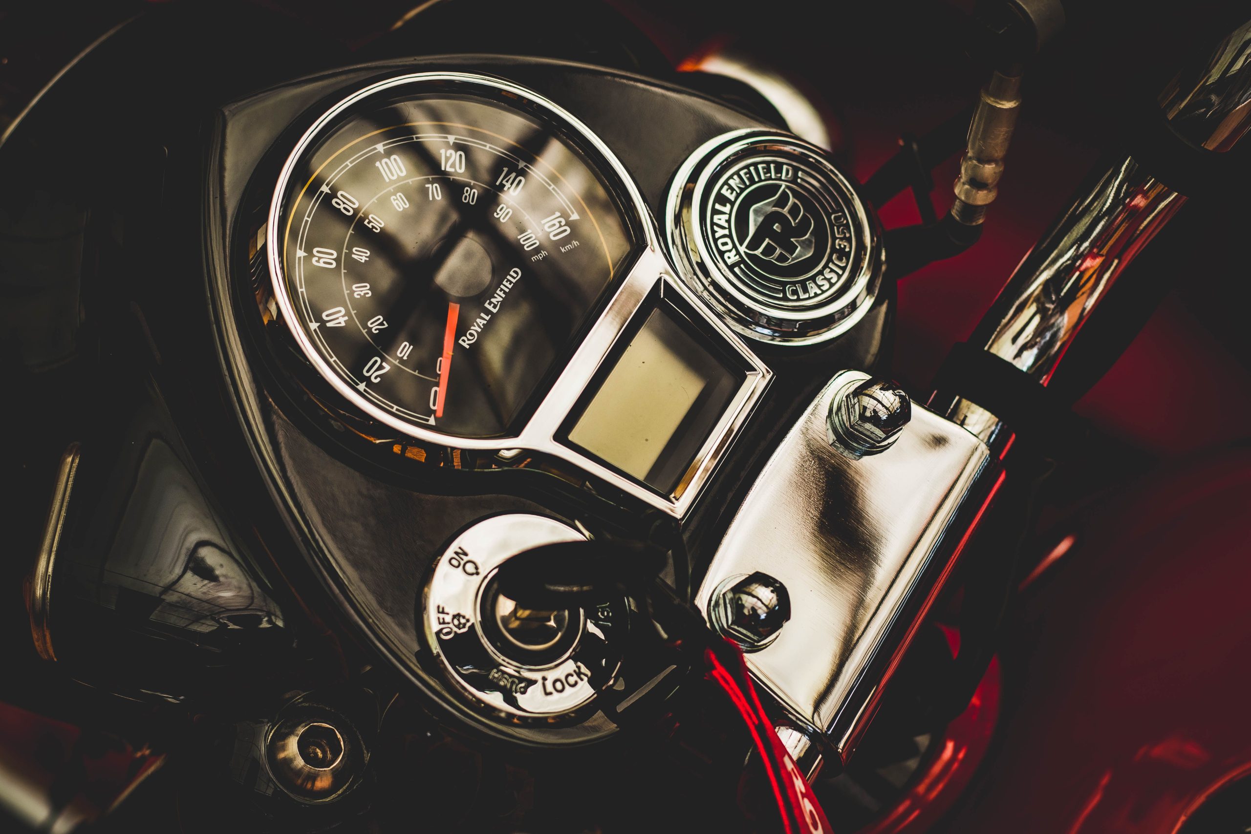 Tableau de bord et compteur vitesse moto