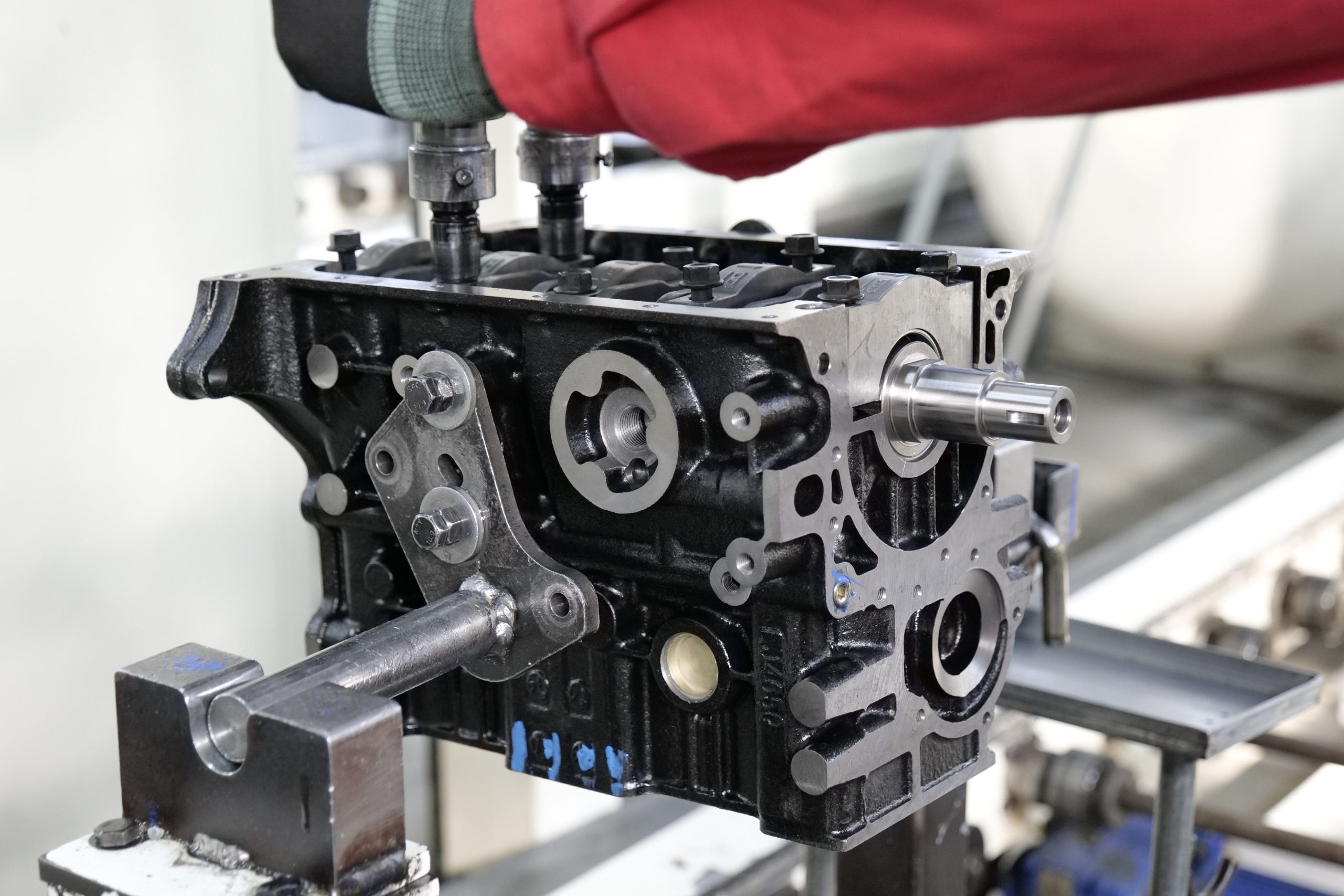 Assemblage moteur précision industrielle moto