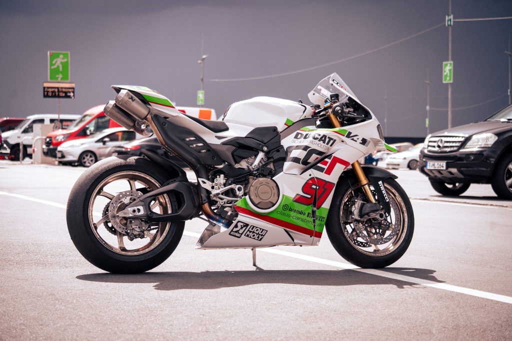 Ducati 748 blanche : vaut-elle vraiment le prix demandé ?
