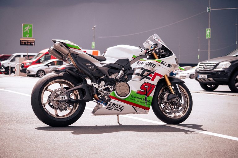 Ducati 748 blanche : vaut-elle vraiment le prix demandé ?