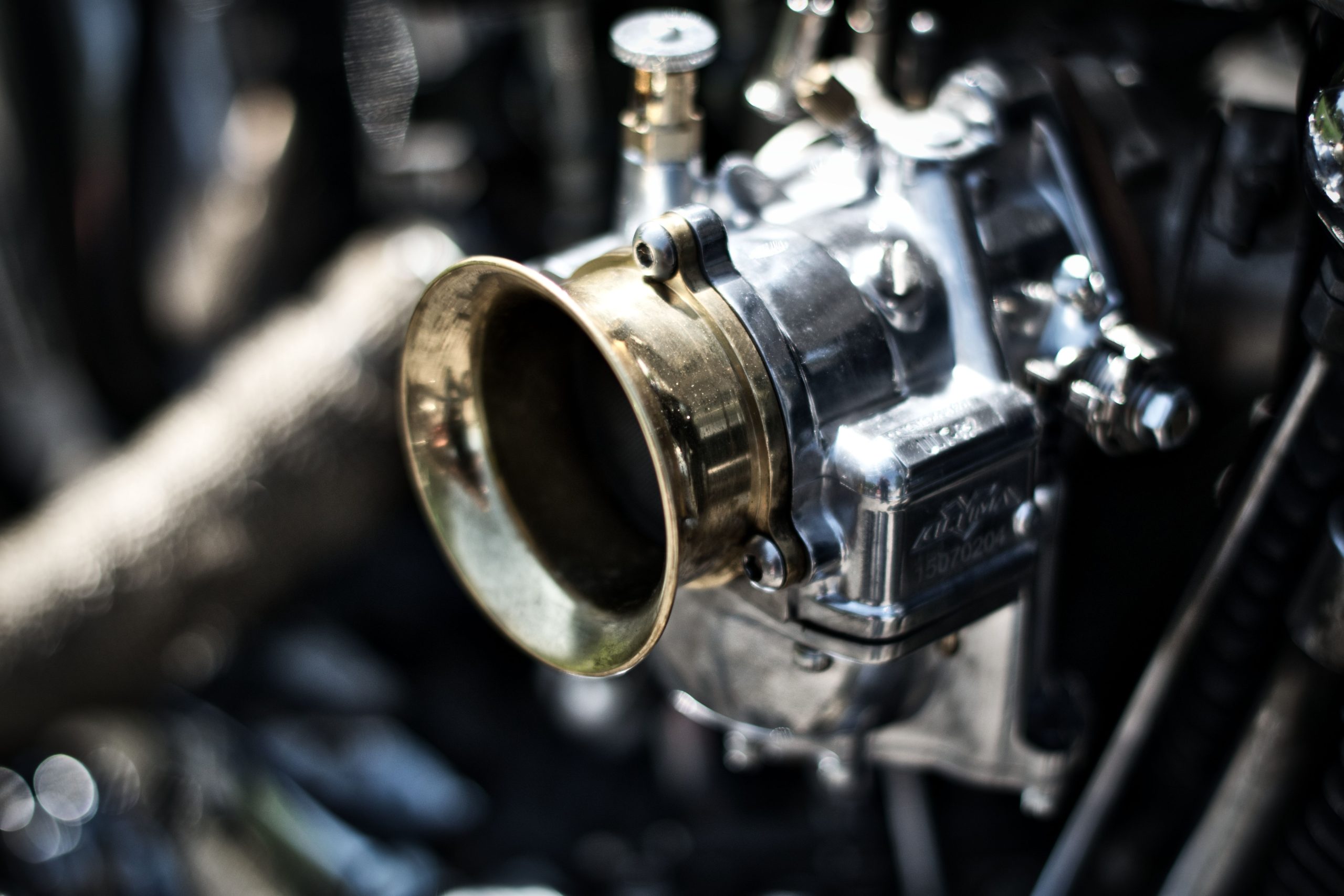 Gros plan composant moteur moto textures métalliques