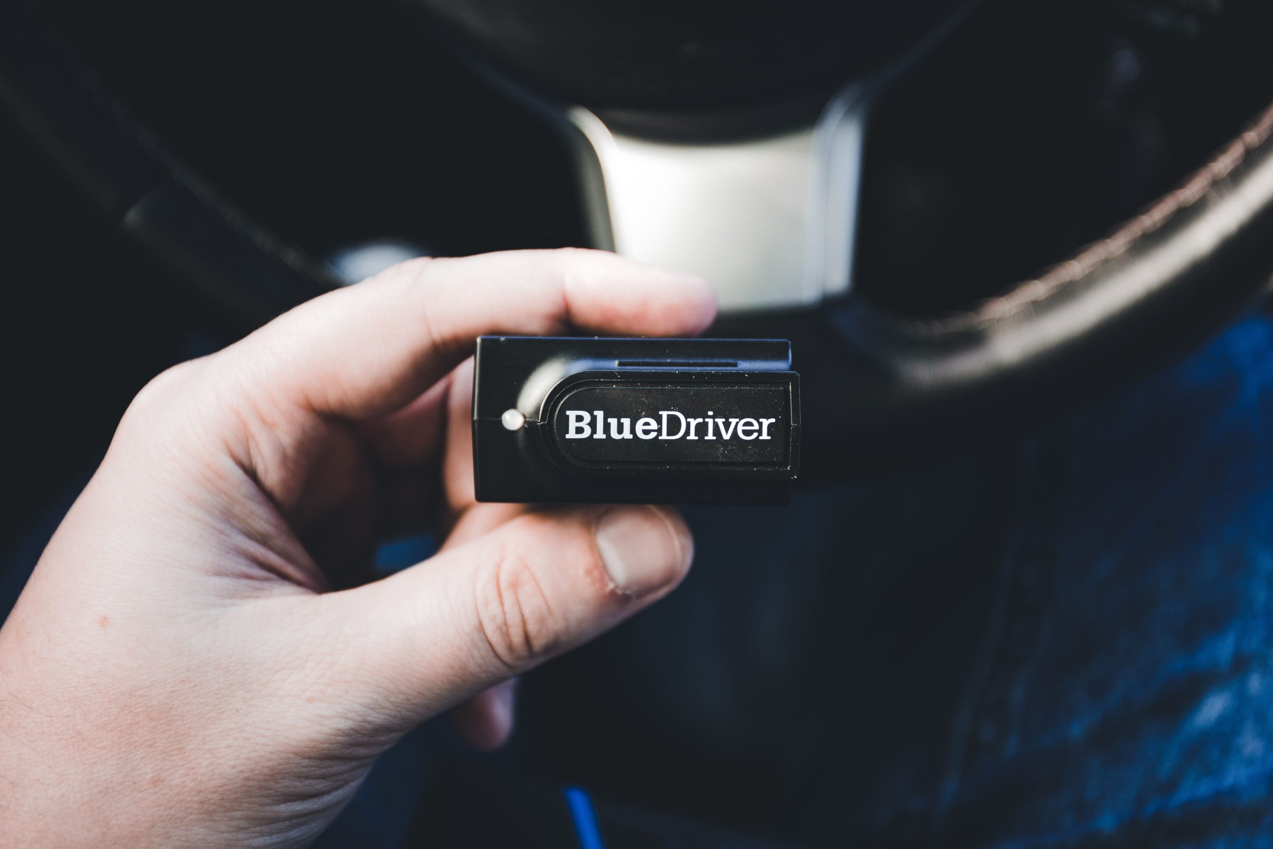 Main tenant outil diagnostic BlueDriver sans fil véhicule