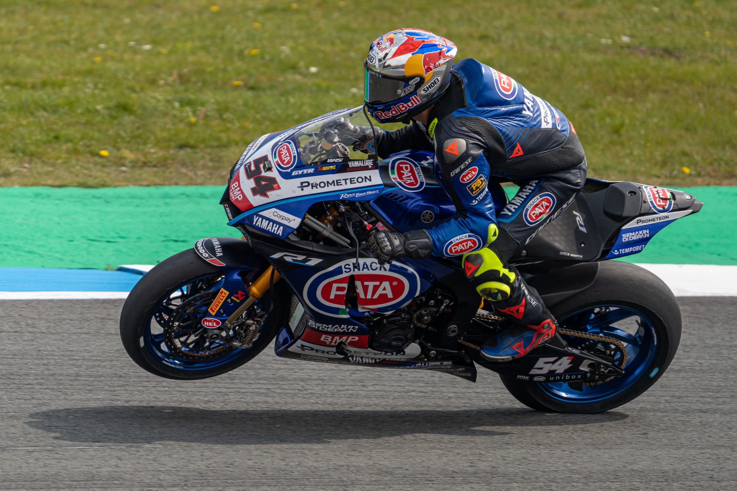 Course motocycliste intense au circuit d'Assen