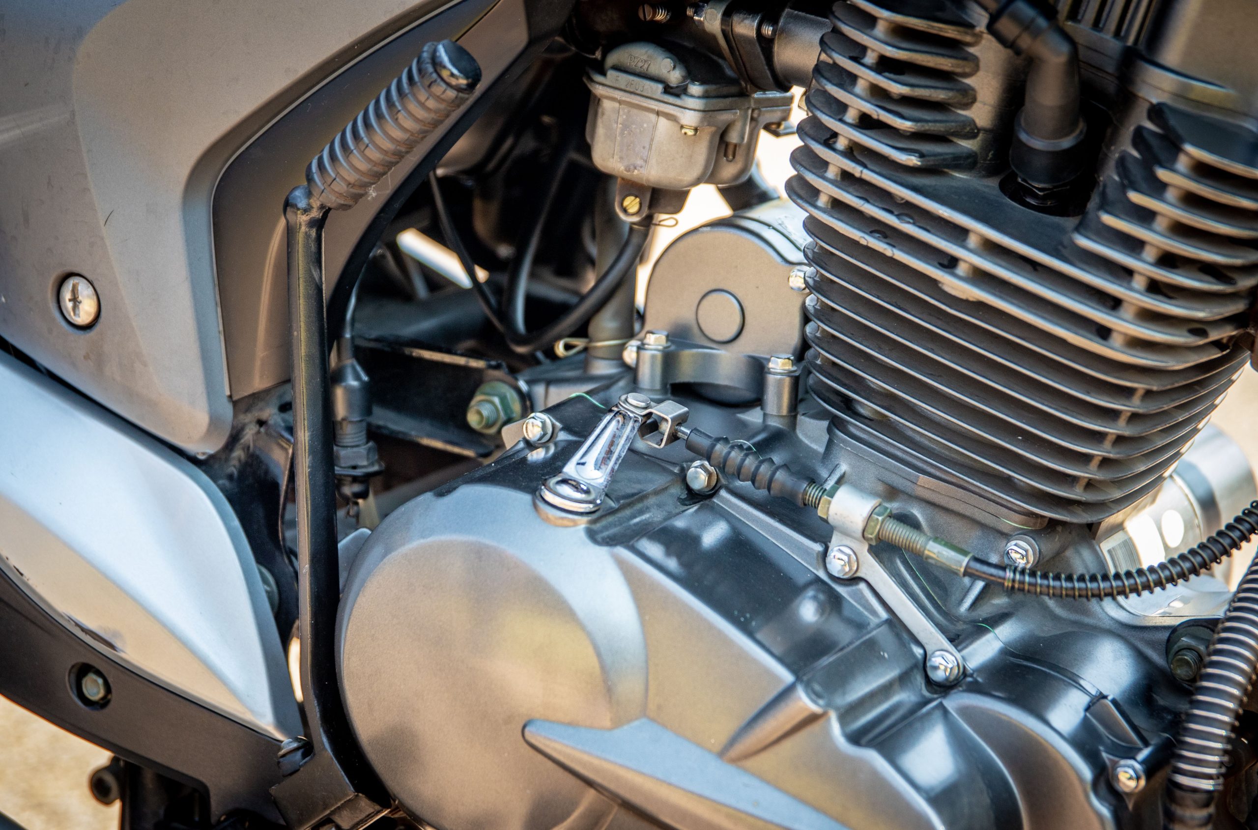 Composants moteur Ducati et textures métalliques détaillées